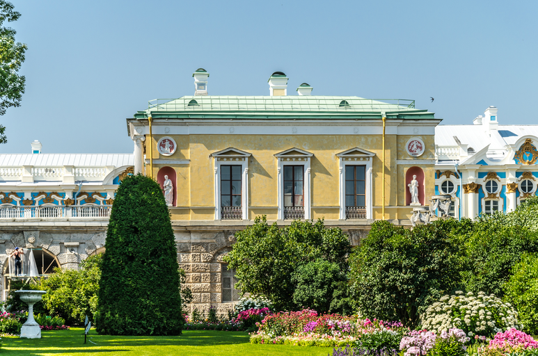 Холодная баня с Агатовыми комнатами)